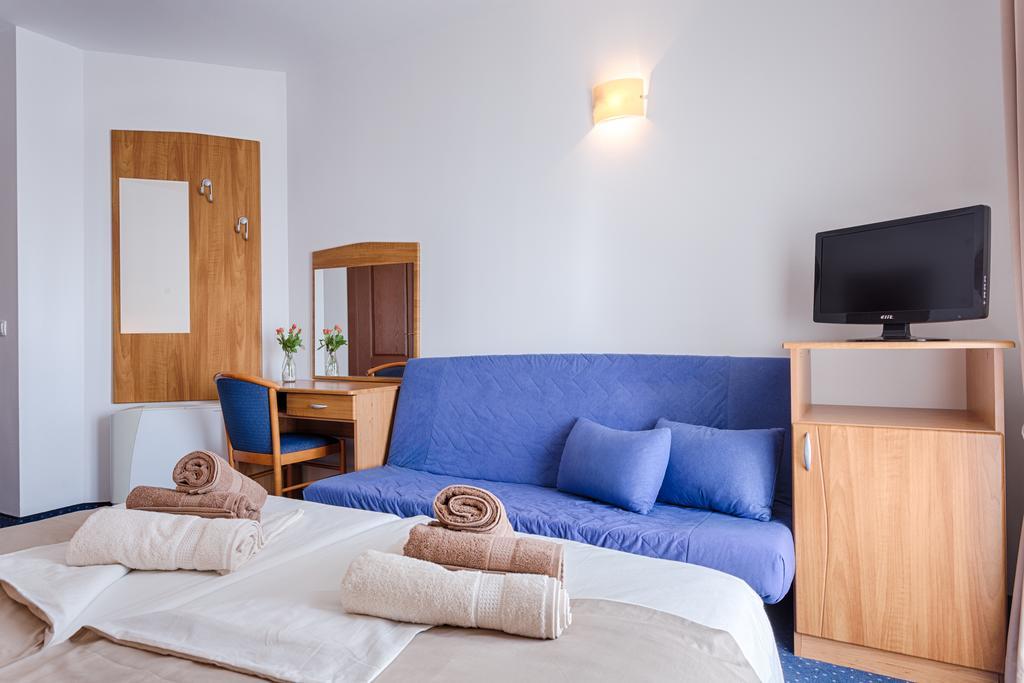 Hotel Viktorija Сегет-Враница Экстерьер фото
