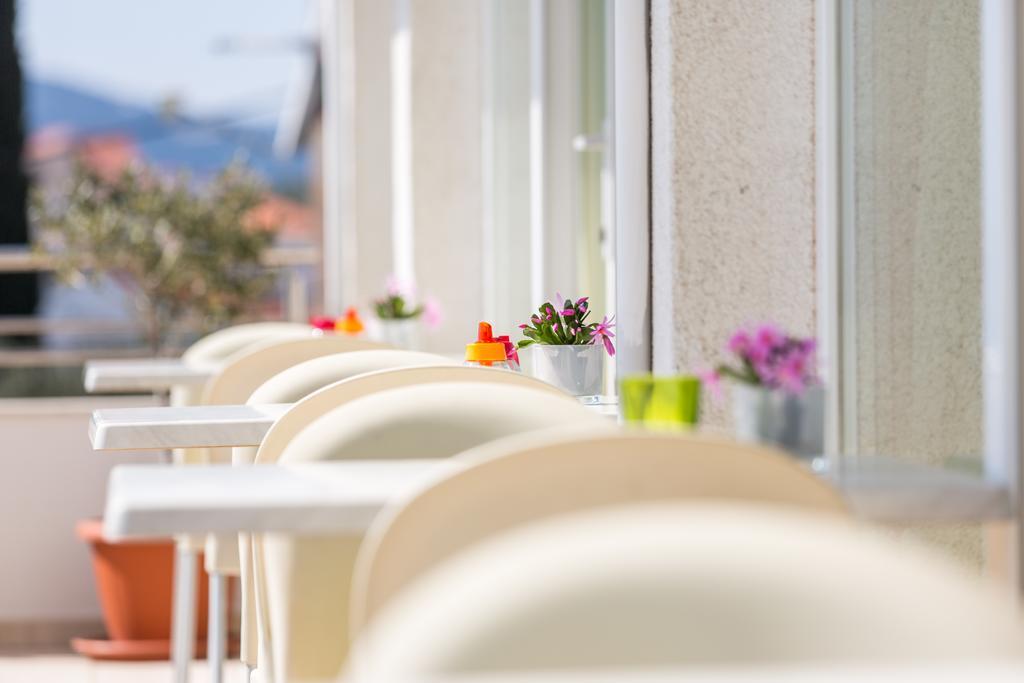 Hotel Viktorija Сегет-Враница Экстерьер фото