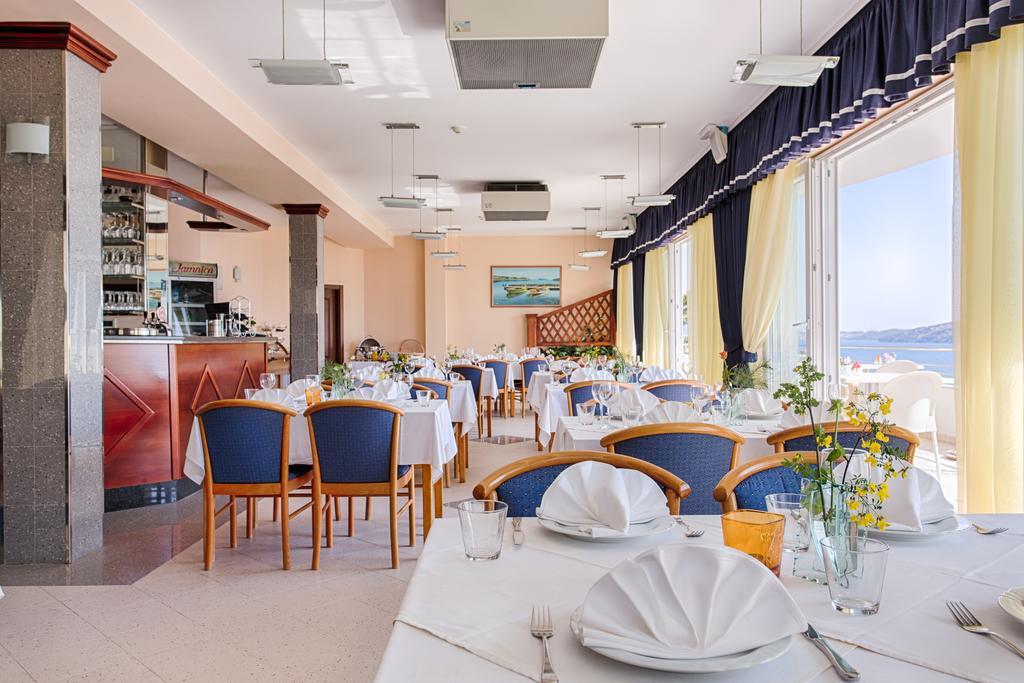 Hotel Viktorija Сегет-Враница Экстерьер фото