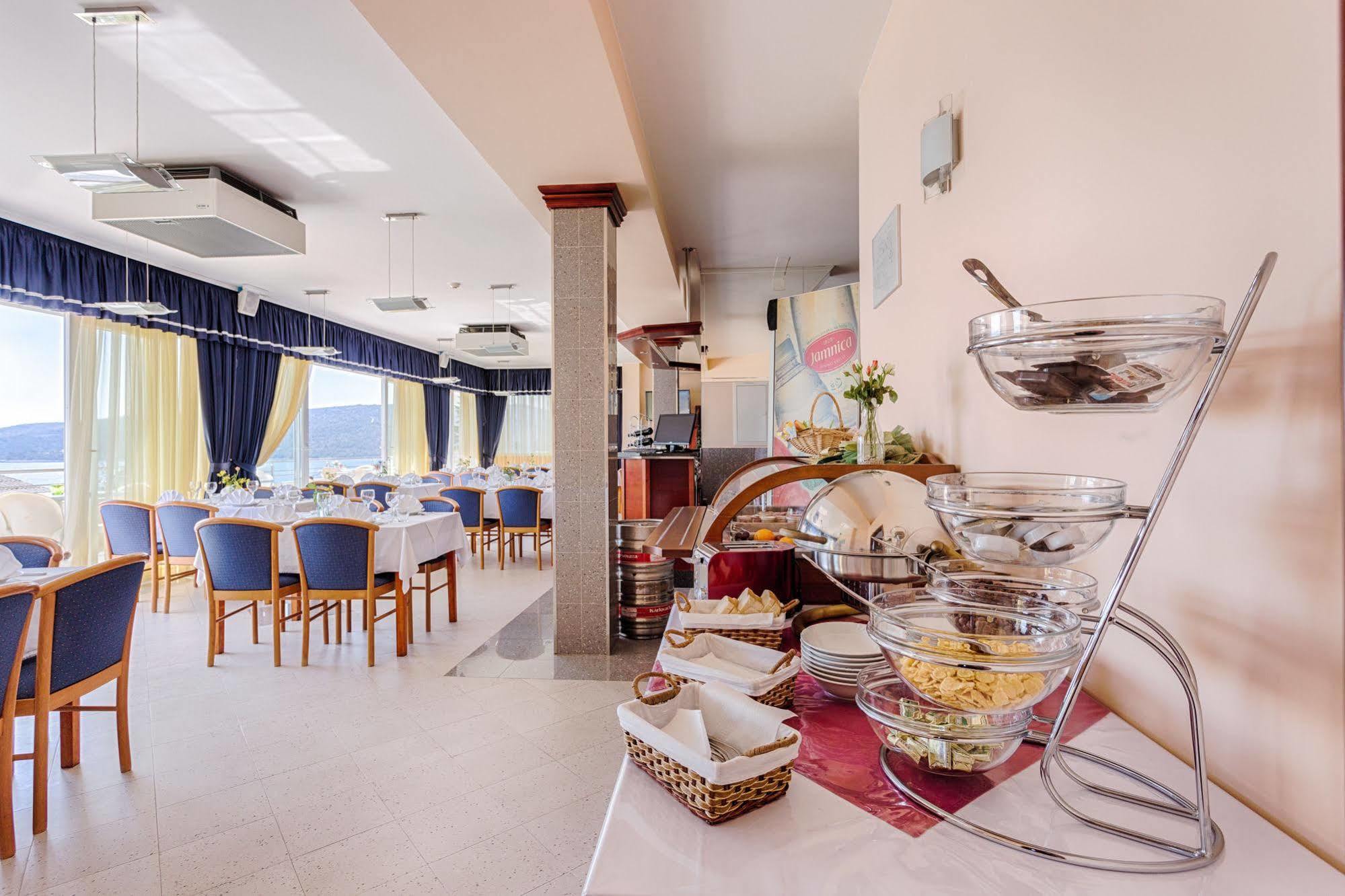 Hotel Viktorija Сегет-Враница Экстерьер фото