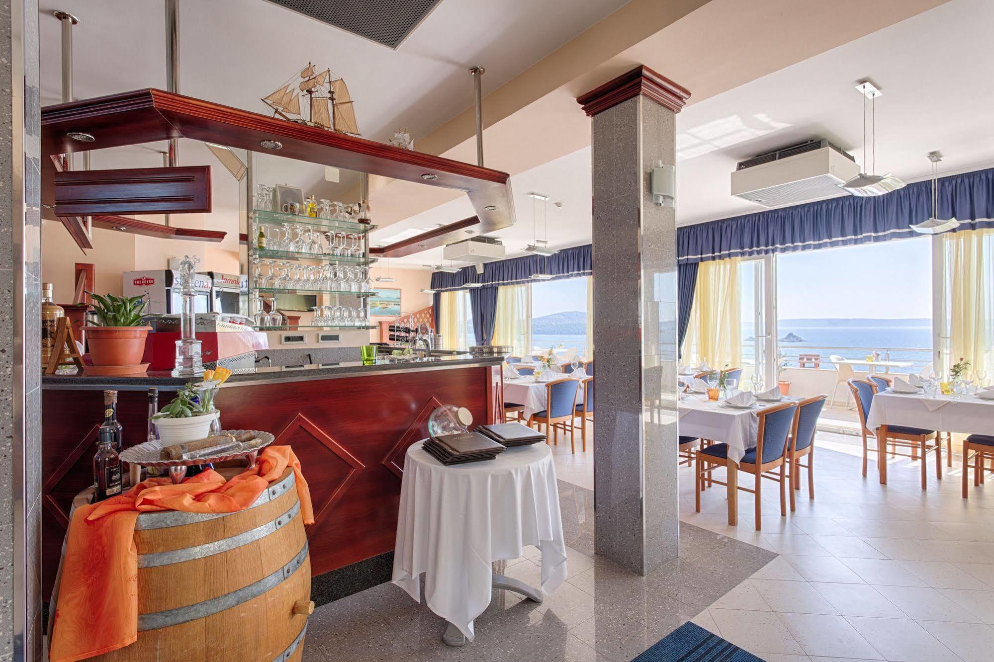 Hotel Viktorija Сегет-Враница Экстерьер фото