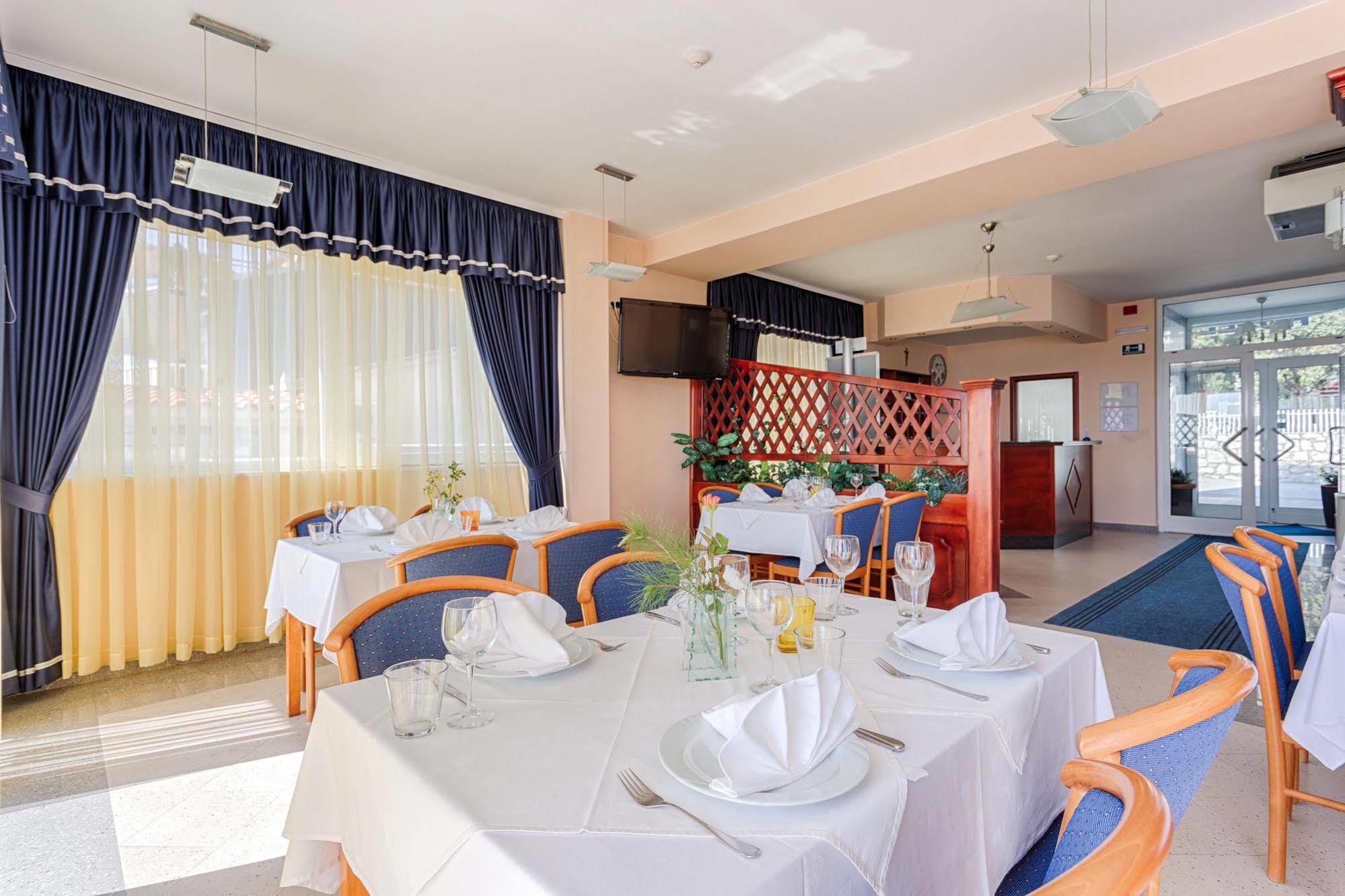 Hotel Viktorija Сегет-Враница Экстерьер фото