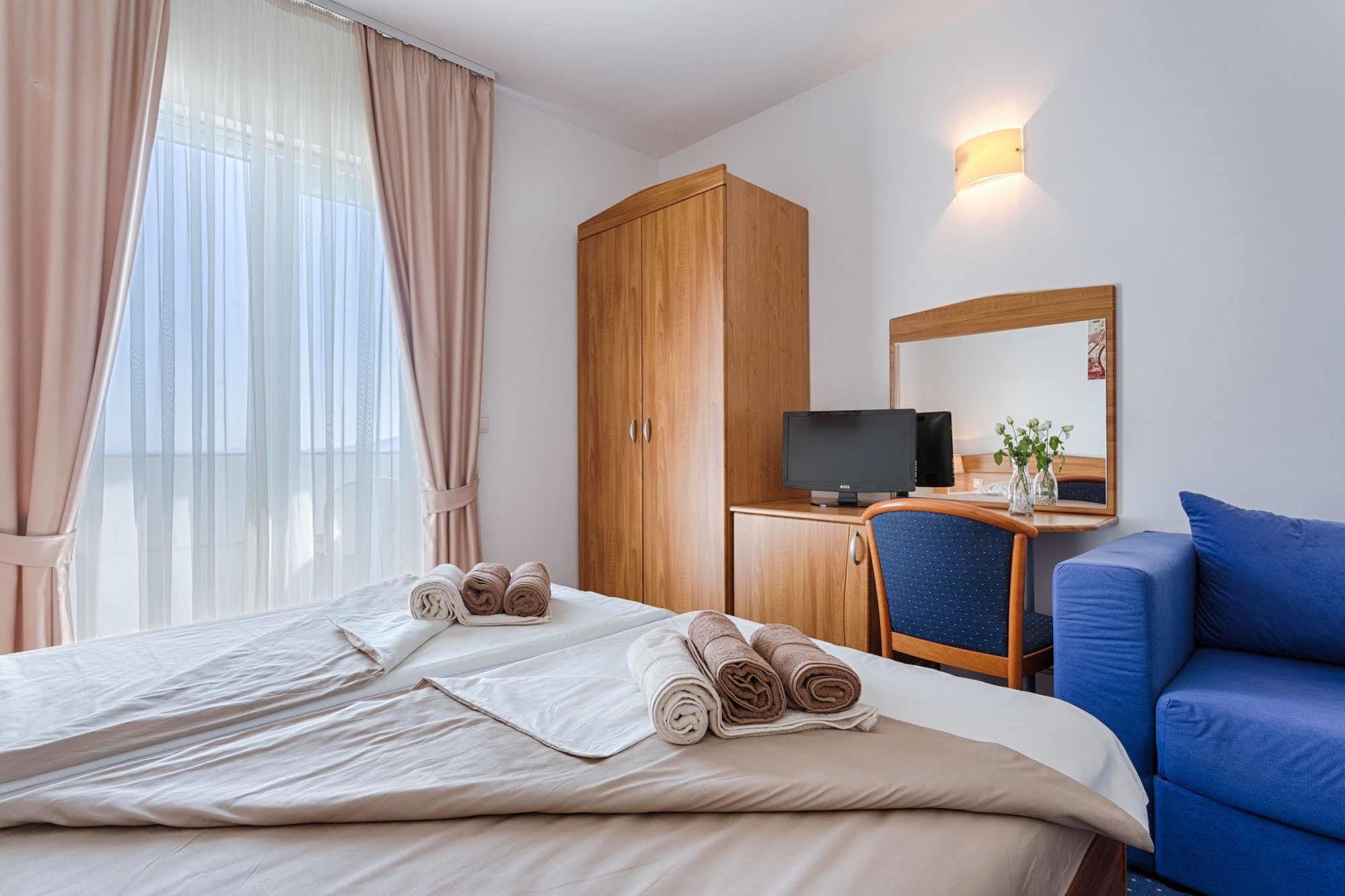 Hotel Viktorija Сегет-Враница Экстерьер фото