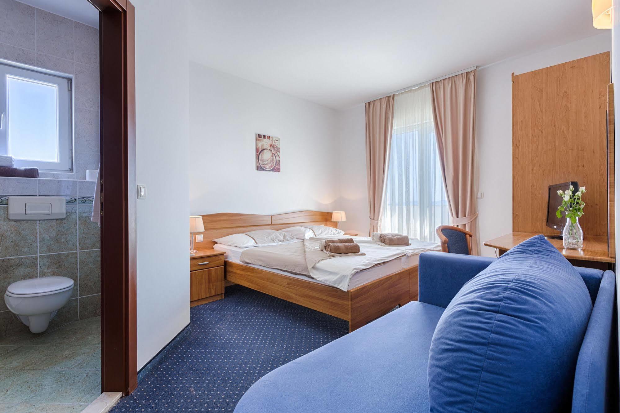 Hotel Viktorija Сегет-Враница Экстерьер фото