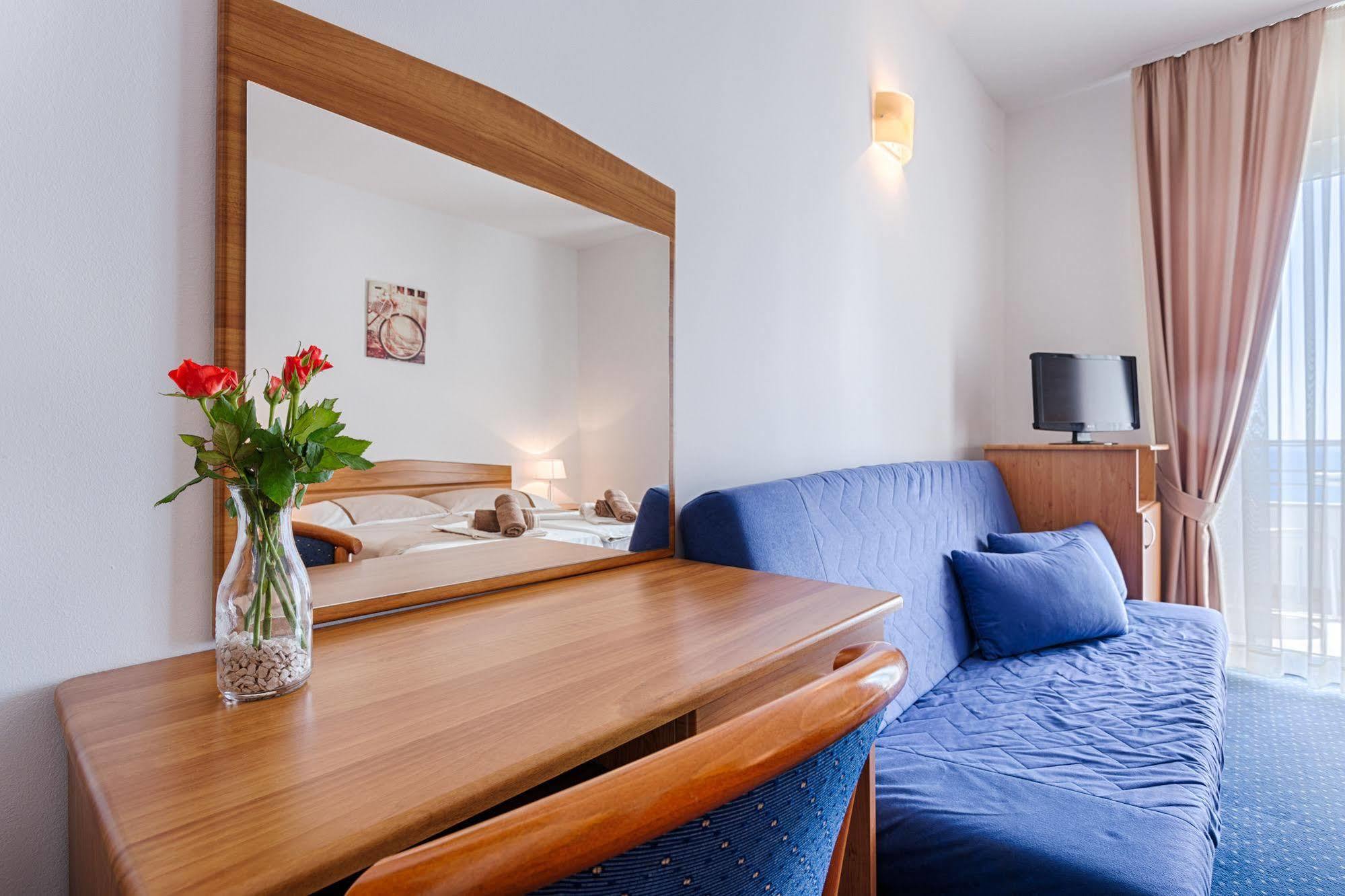 Hotel Viktorija Сегет-Враница Экстерьер фото
