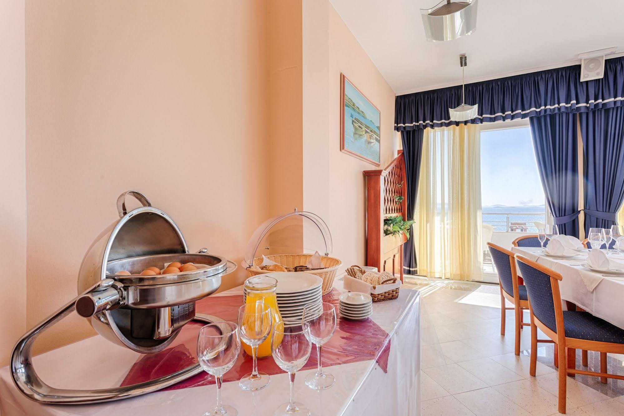 Hotel Viktorija Сегет-Враница Экстерьер фото