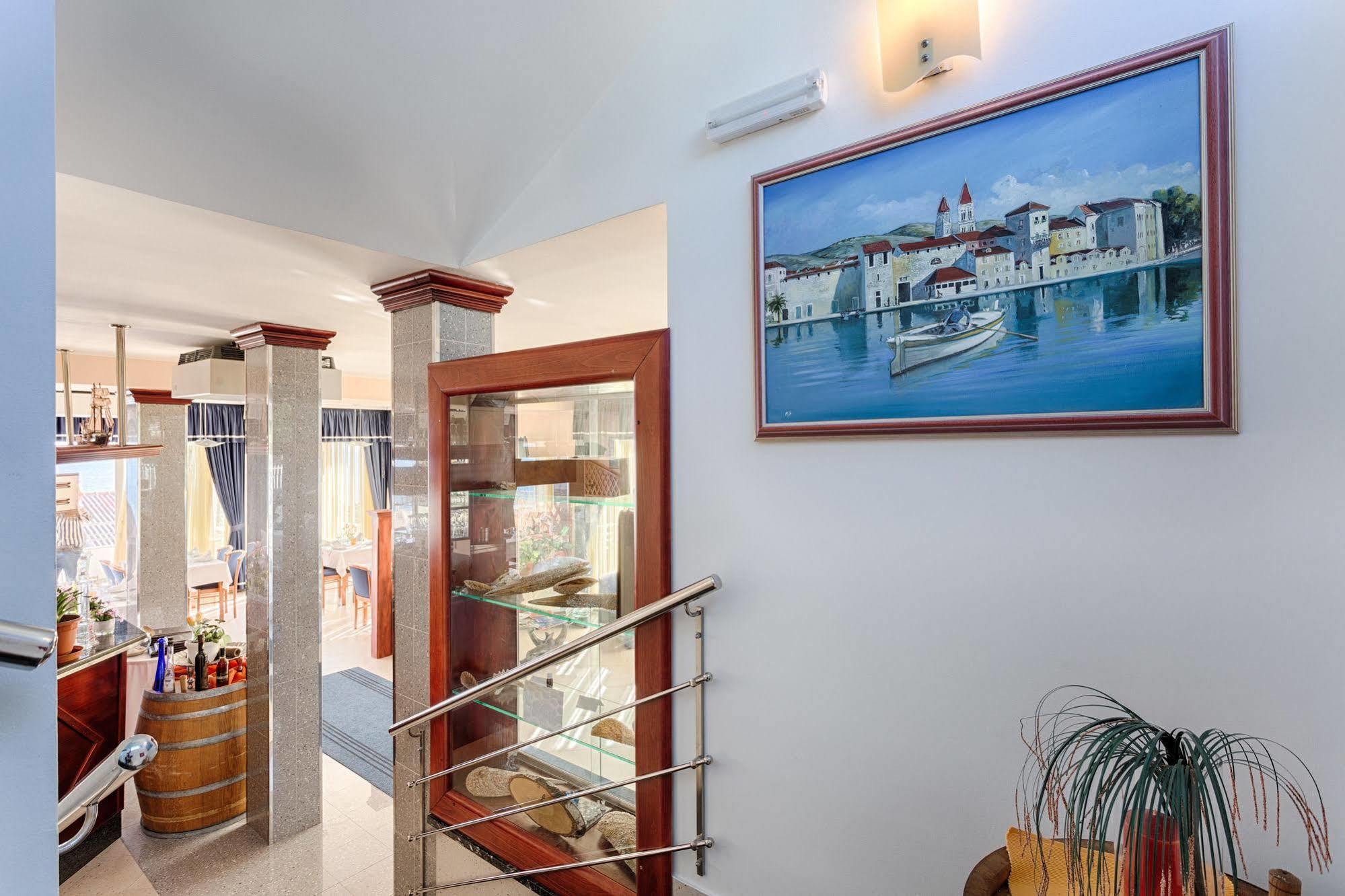 Hotel Viktorija Сегет-Враница Экстерьер фото